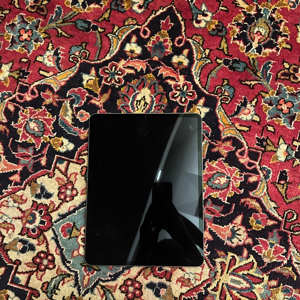 *FIND MY LOCKED* Apple IPad Pro 5th gen 12.9 inch (WIFI)